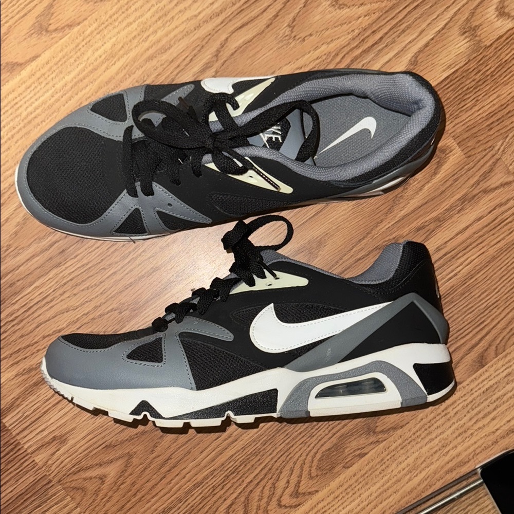 Nike Air Structure Triax 91
Black smoke gray